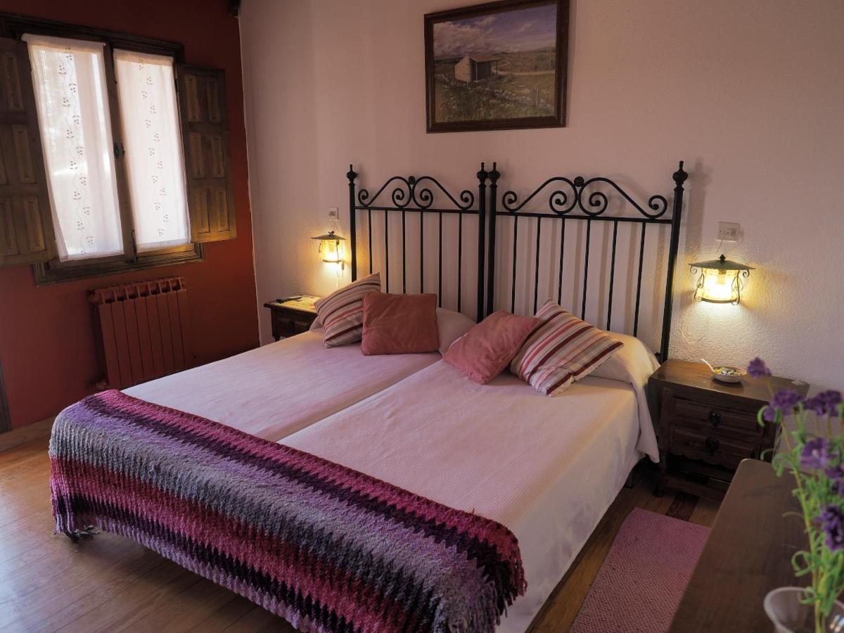Hospedium Hostal Almanzor Navarredonda de Gredos Exteriér fotografie