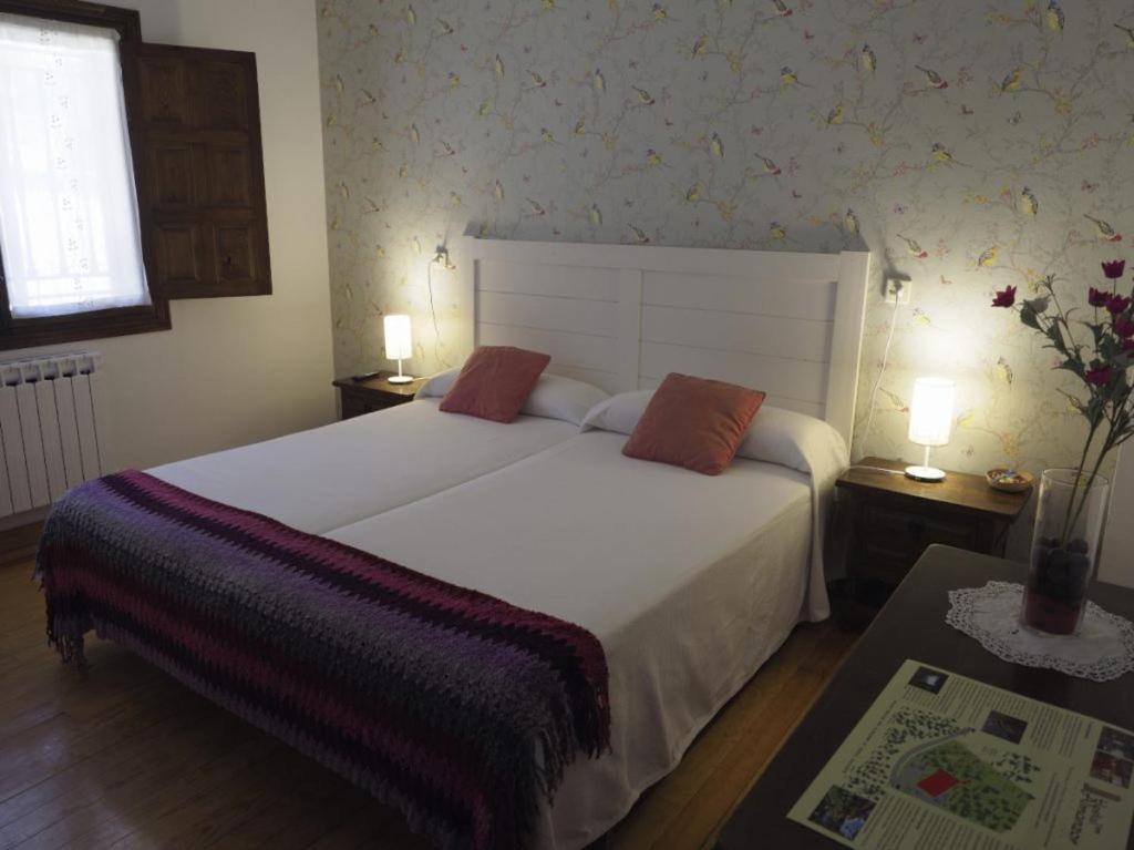 Hospedium Hostal Almanzor Navarredonda de Gredos Exteriér fotografie