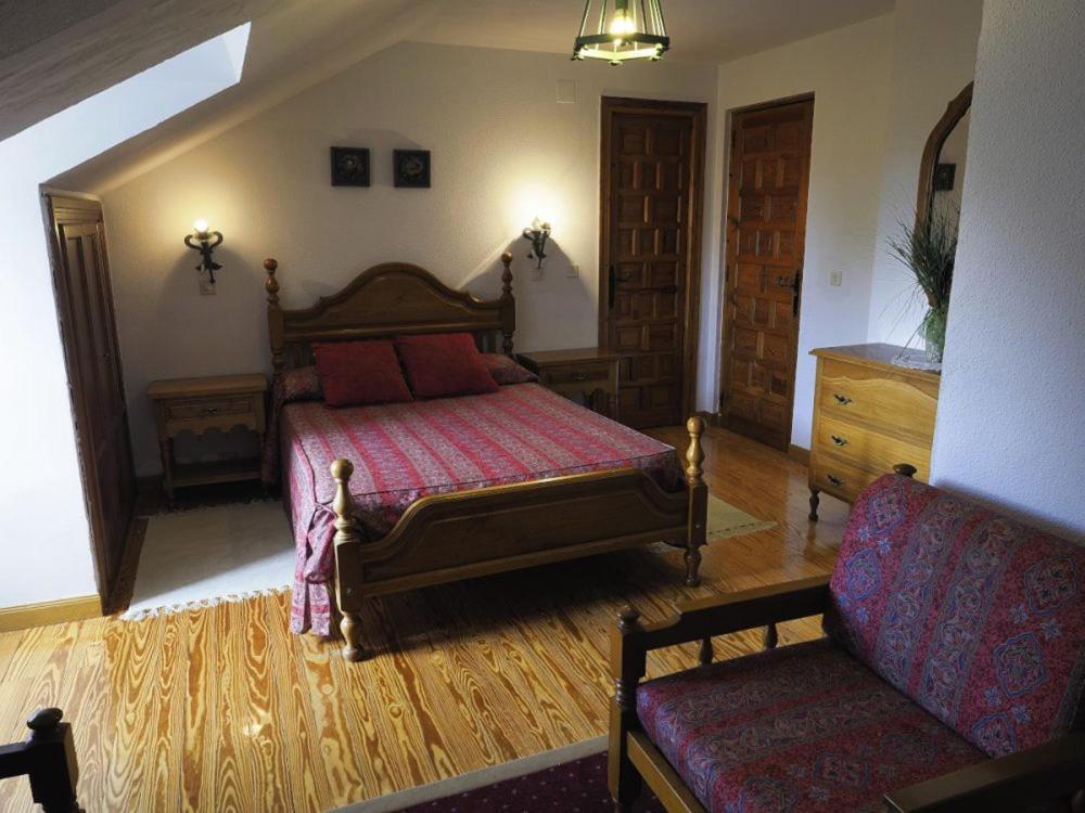 Hospedium Hostal Almanzor Navarredonda de Gredos Exteriér fotografie
